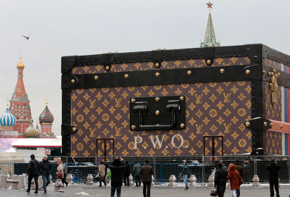 Louis Vuitton crea estuche para guardar la Copa del Mundial y otro