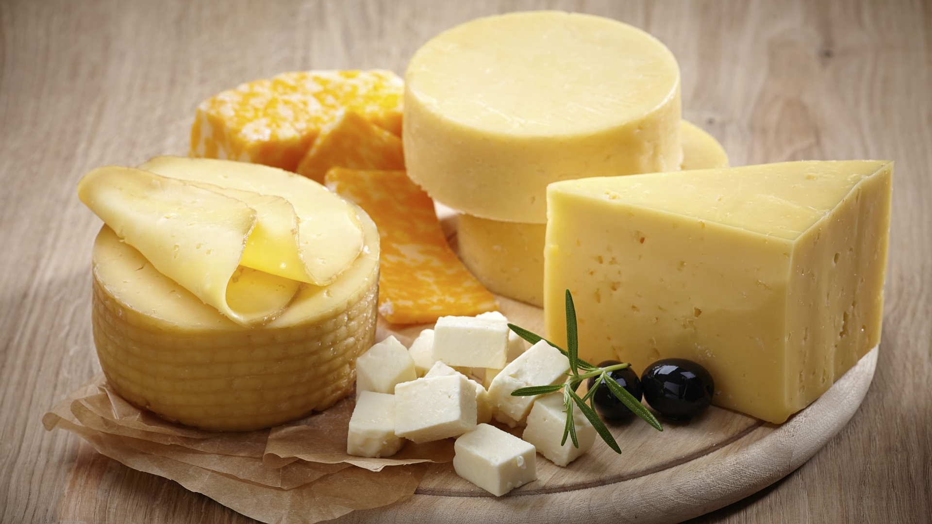 Snacks crujientes, la forma más cool de comer queso The Luxonomist.