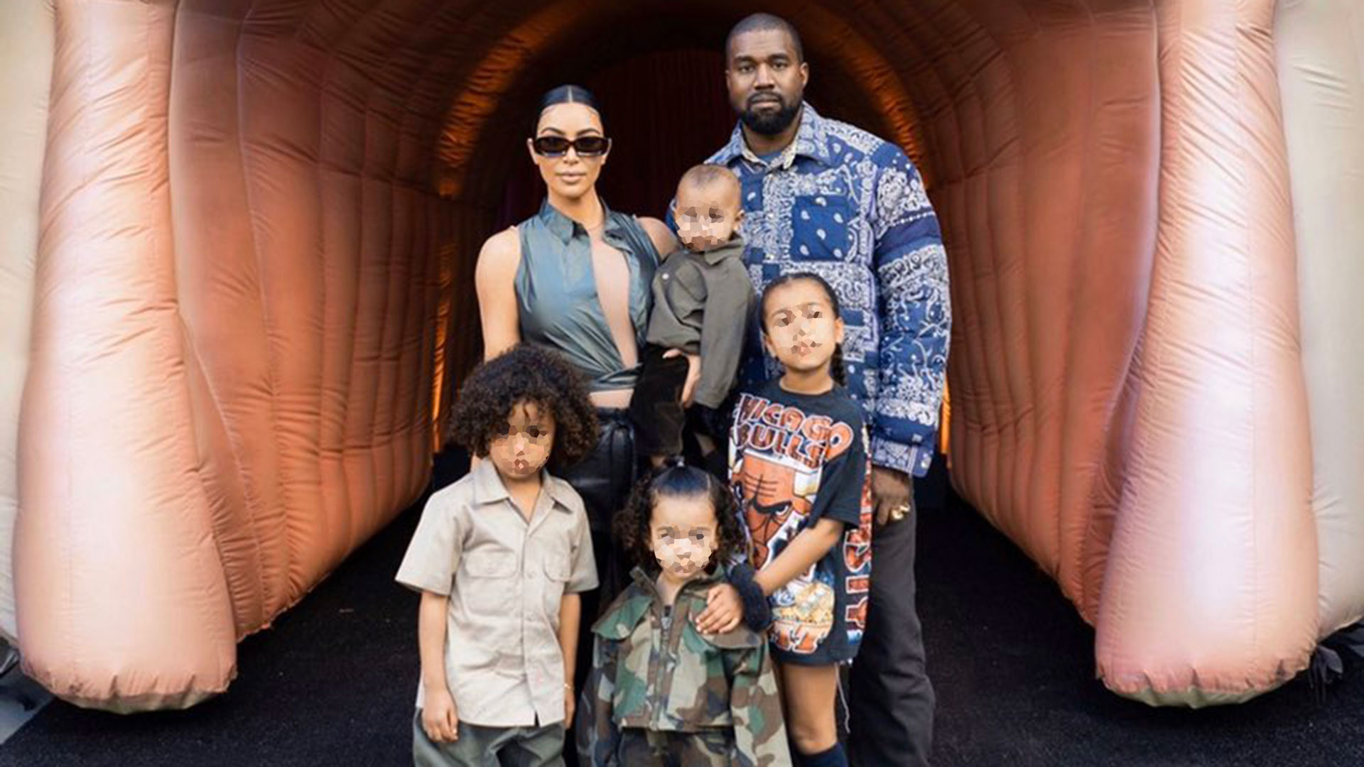 Kanye west kids. Kanye West с семьей.