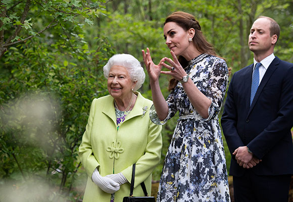 Isabel II y duques de Cambridge