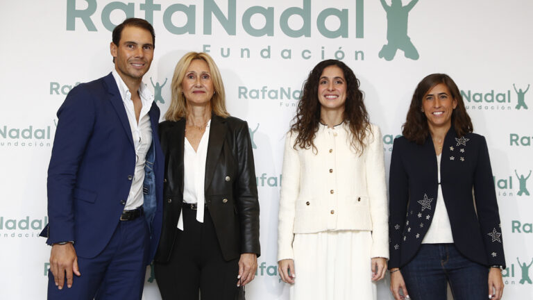 Rafa Nadal, Mary Perelló, su hermana Maribel Nadal, y su madre, Ana María