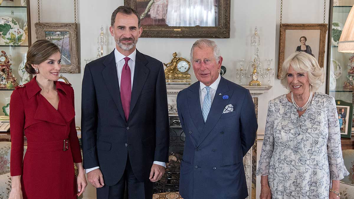 Letizia, Felipe VI, Carlos III y Camilla