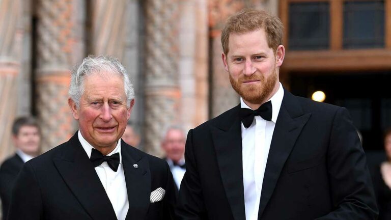 Carlos III y el príncipe Harry