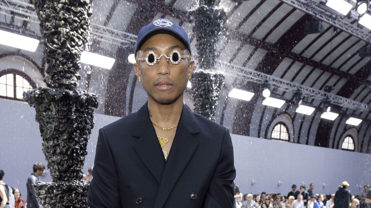 Así es el bolso Louis Vuitton de un millón de euros que ha llevado Pharrell  en París - HIGHXTAR.