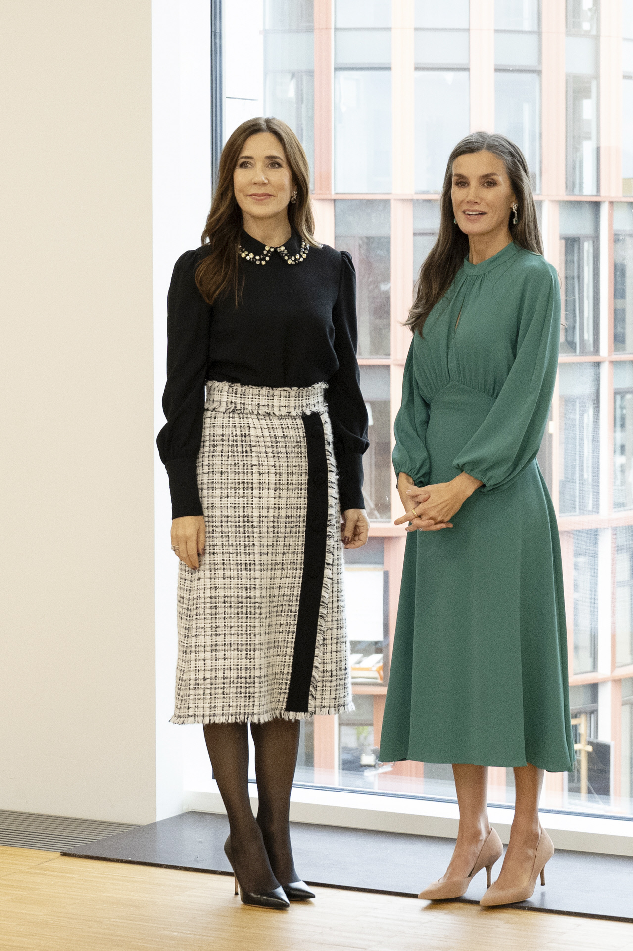 La princesa Mary de Dinamarca junto a la reina Letizia en noviembre de 2023 (Foto: Gtres)