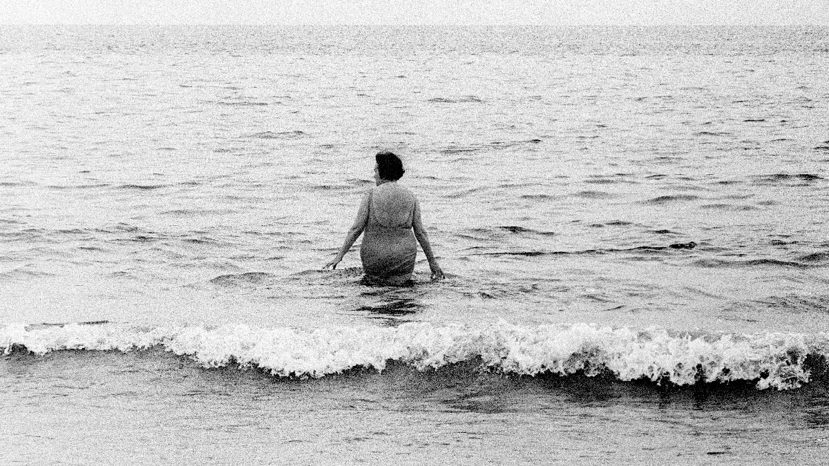 mujer fotografía antigua mar
