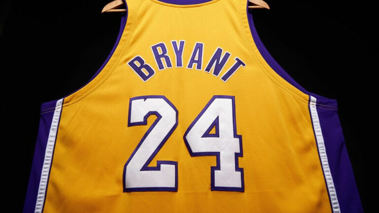 Camiseta Kobe Bryant Lakers (Foto: Sotheby's)