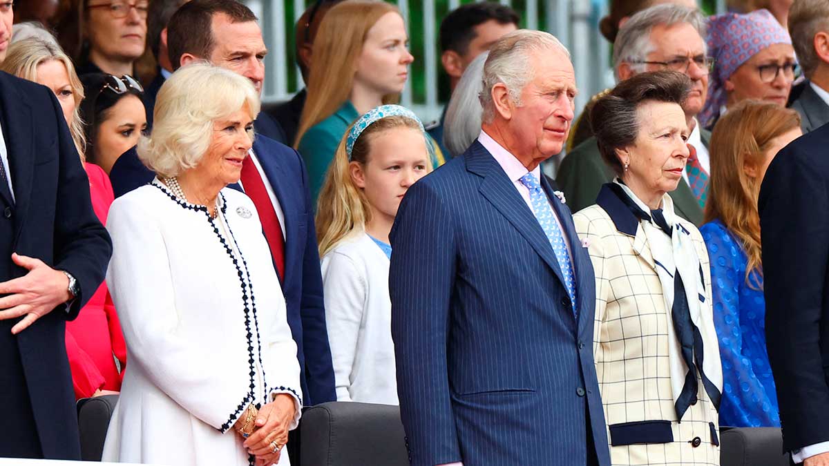 Carlos III, Camilla y princesa Ana
