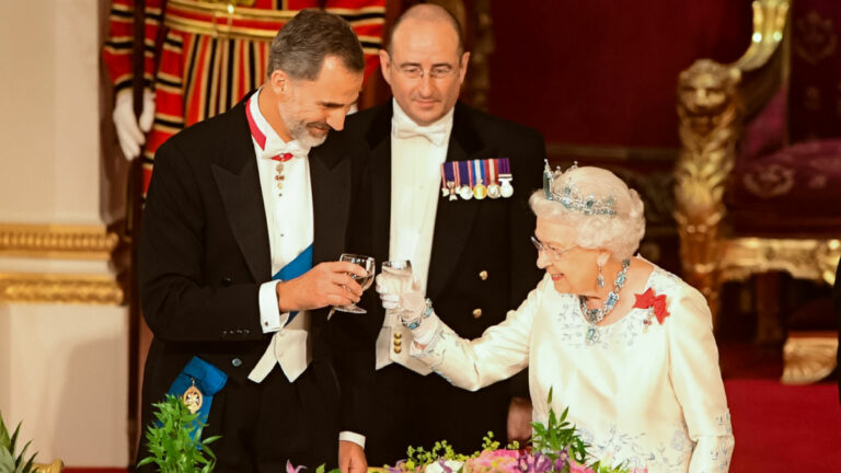 Felipe VI Isabel II bebe come dieta (Foto: Gtres)