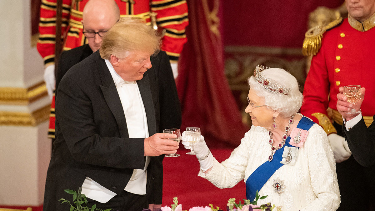 Trump Isabel II bebe come dieta (Foto: Gtres)