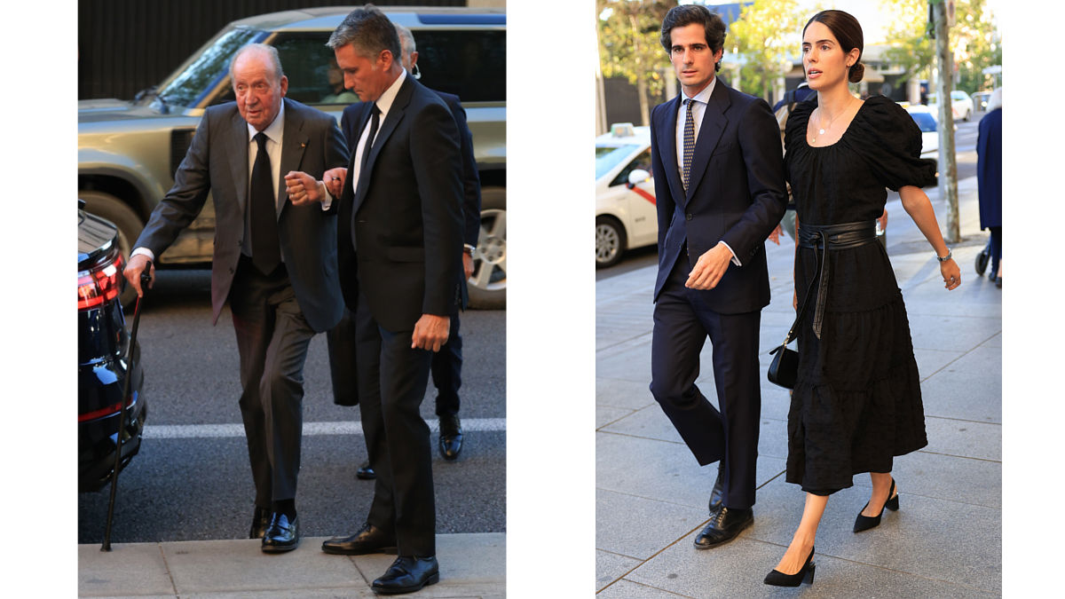 Juan Carlos I a su llegada al funeral / Sofía Palazuelo y Fernando Fitz James (Foto: Gtres)