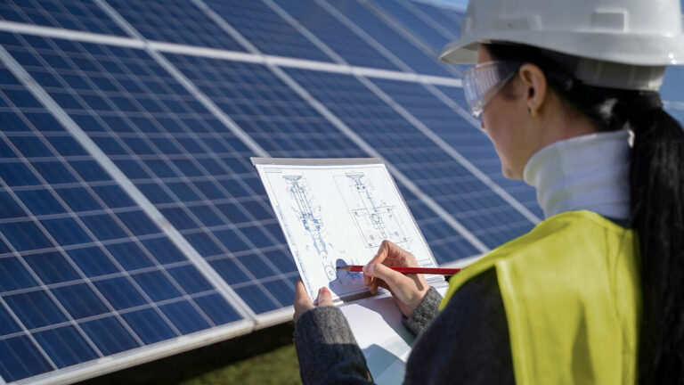 Naturgy Solar empleo (Foto: Freepik)