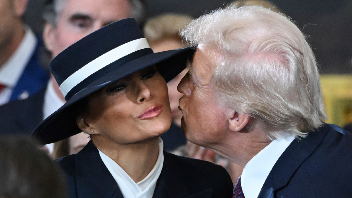 melania donald trump beso