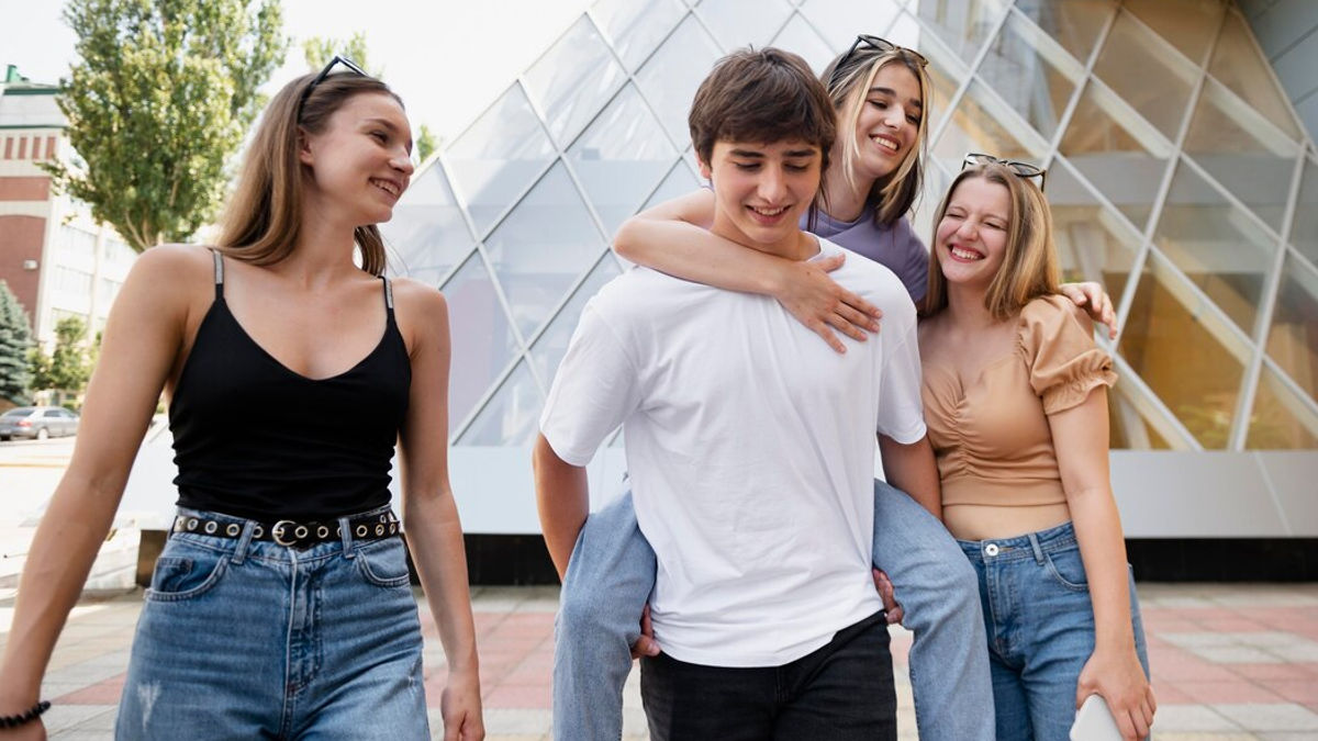 Adolescentes amigos (Foto: Freepik)