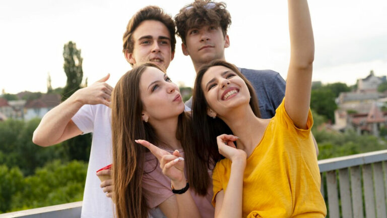 Adolescentes amigos (Foto: Freepik)